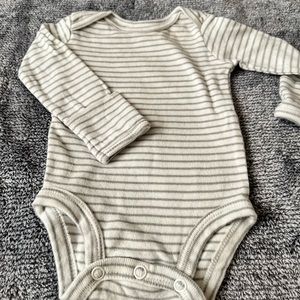 Carter’s Unisex Gray and White Long sleeve Onesie- NB